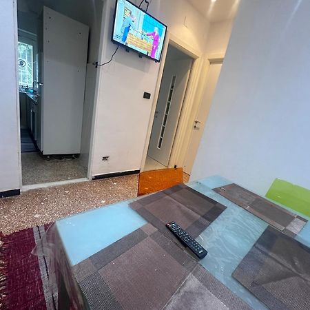 Entire 3 Bed Rooms Apartment,Centrum Генуя Экстерьер фото