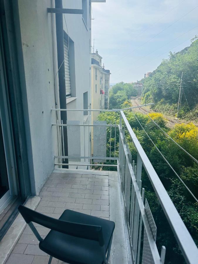 Entire 3 Bed Rooms Apartment,Centrum Генуя Экстерьер фото