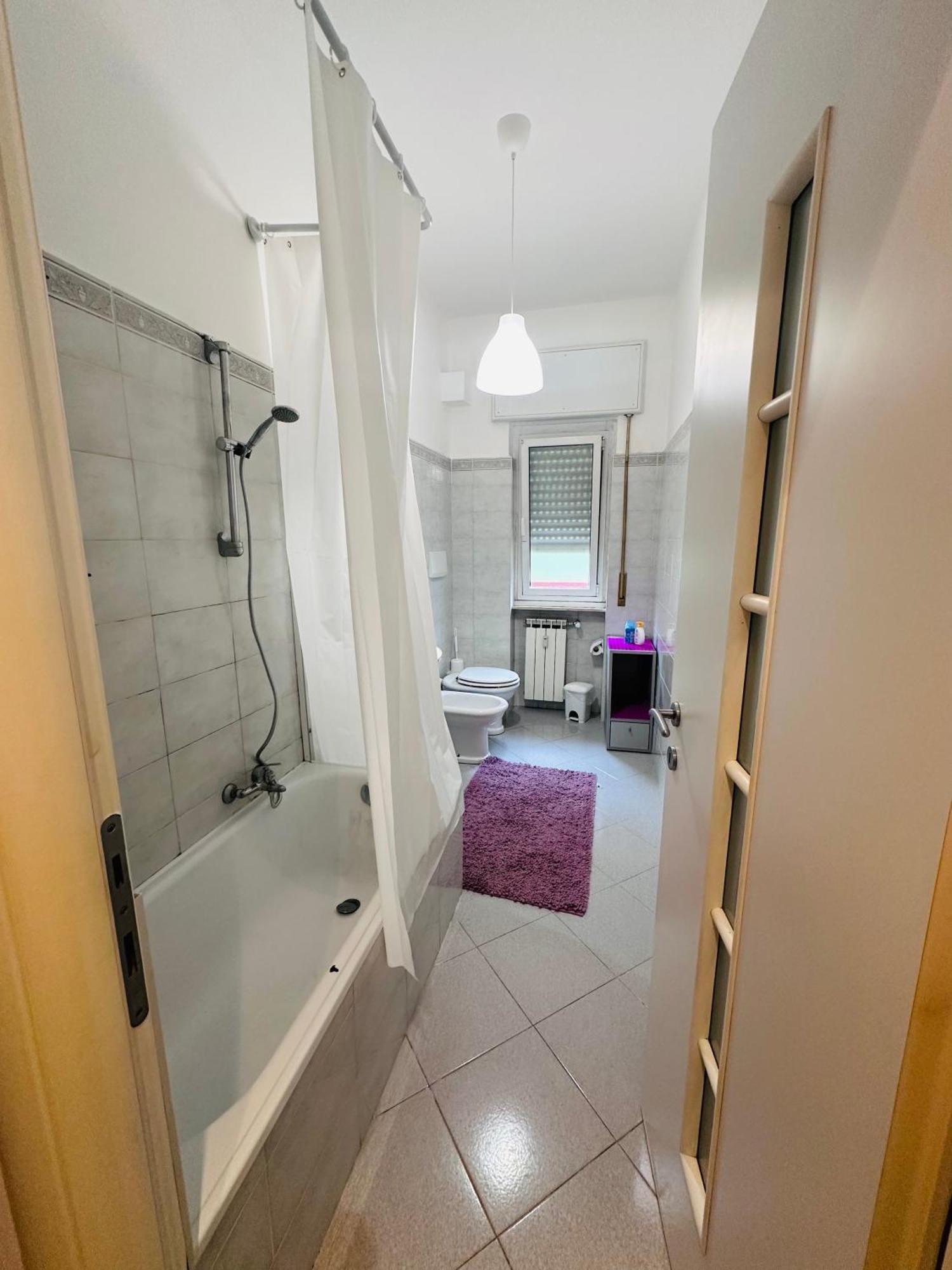 Entire 3 Bed Rooms Apartment,Centrum Генуя Экстерьер фото