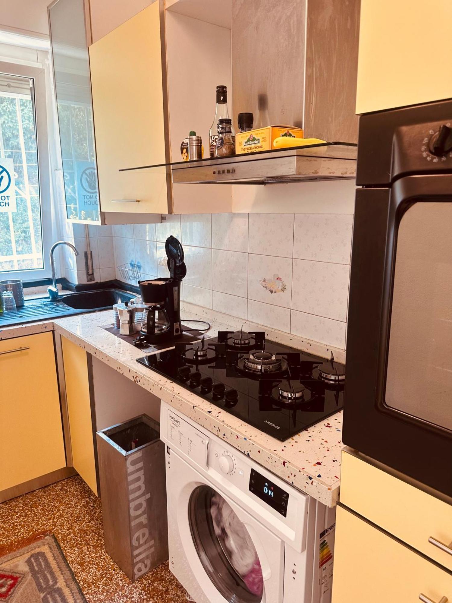 Entire 3 Bed Rooms Apartment,Centrum Генуя Экстерьер фото